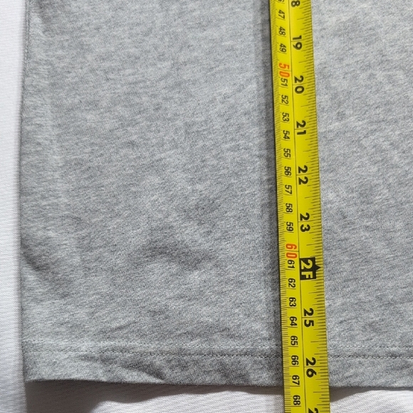 Uniqlo Gray Short Sleeve Tee - Picture 4 of 6